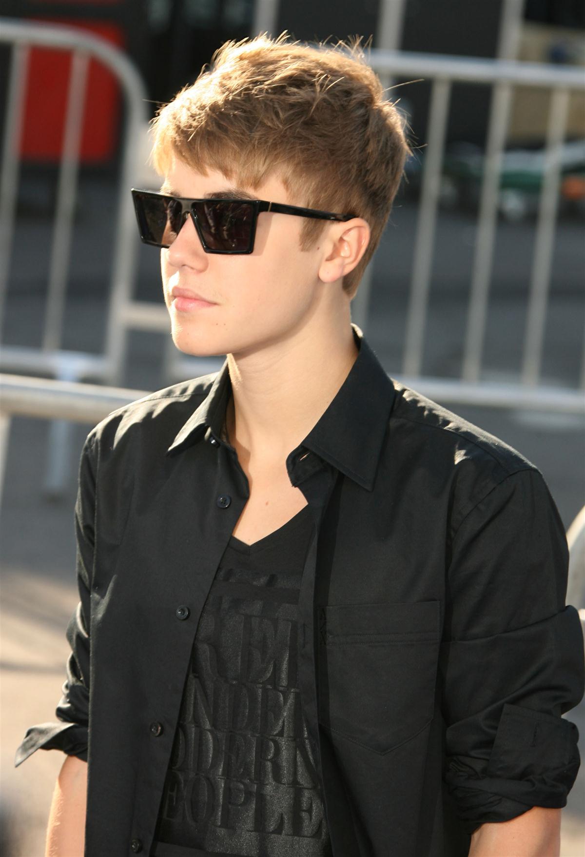 Justin Bieber - Celebs at Do Something Awards 2011 Photos | Picture 59602